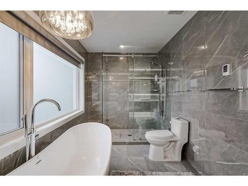 2-2605 15 Street Sw, Calgary, AB - Indoor Photo Showing Bathroom