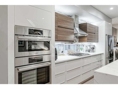 2-2605 15 Street Sw, Calgary, AB - Indoor Photo Showing Kitchen