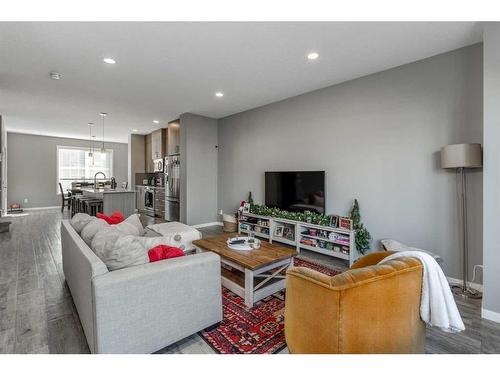 13 Willow Green Way, Cochrane, AB - Indoor Photo Showing Living Room