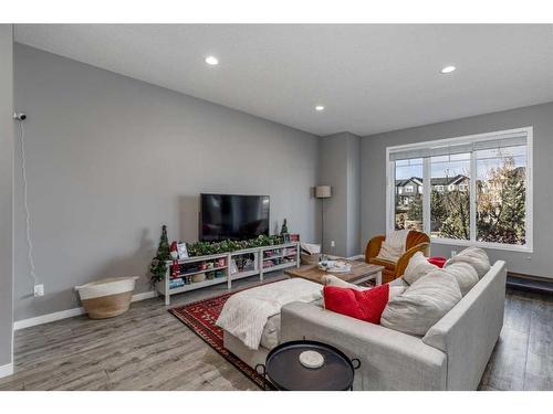 13 Willow Green Way, Cochrane, AB - Indoor Photo Showing Living Room