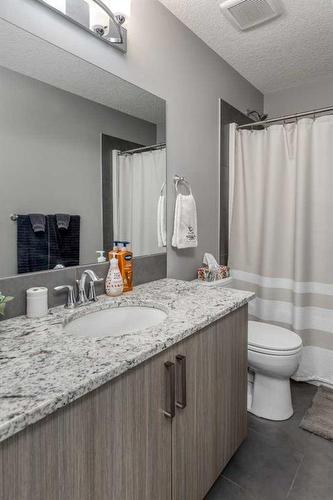 13 Willow Green Way, Cochrane, AB - Indoor Photo Showing Bathroom