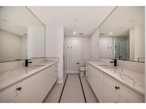 313-8445 Broadcast Avenue Sw, Calgary, AB - Indoor Photo Showing Bathroom