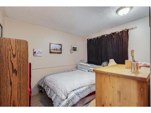 11 Whitewood Bay Ne, Calgary, AB - Indoor Photo Showing Bedroom