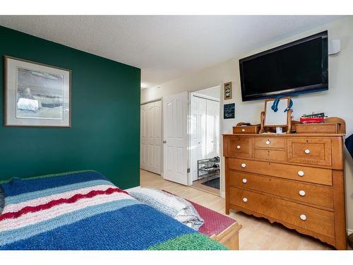 11 Whitewood Bay Ne, Calgary, AB - Indoor Photo Showing Bedroom