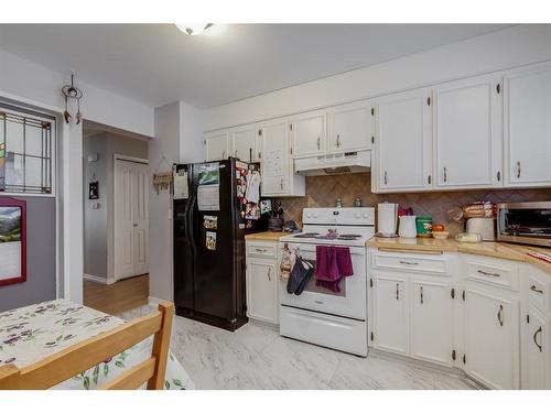 11 Whitewood Bay Ne, Calgary, AB - Indoor Photo Showing Kitchen