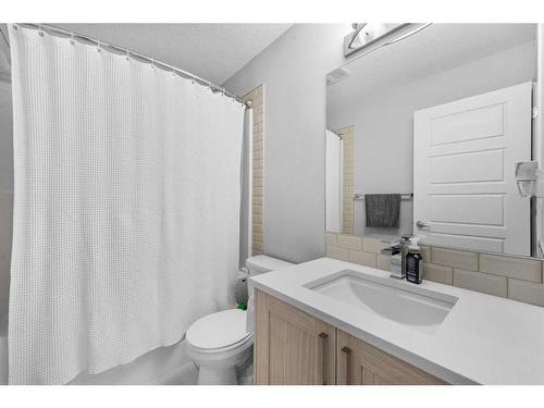 115-4150 Seton Drive, Calgary, AB - Indoor Photo Showing Bathroom