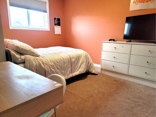 1817 Baywater Gardens Sw, Airdrie, AB - Indoor Photo Showing Bedroom