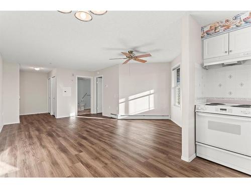 3128-3000 Millrise Point Sw, Calgary, AB - Indoor Photo Showing Kitchen