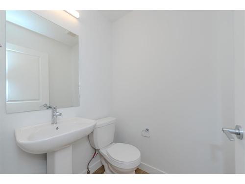 137 19Th Avenue Se, Calgary, AB - Indoor Photo Showing Bathroom