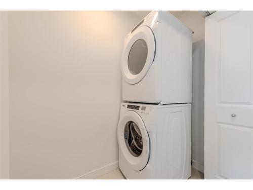 137 19Th Avenue Se, Calgary, AB - Indoor Photo Showing Laundry Room