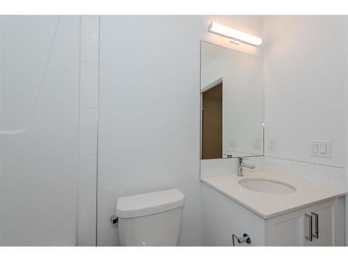 137 19Th Avenue Se, Calgary, AB - Indoor Photo Showing Bathroom