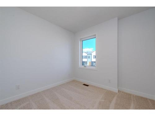 137 19Th Avenue Se, Calgary, AB - Indoor Photo Showing Other Room