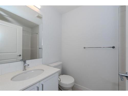 137 19Th Avenue Se, Calgary, AB - Indoor Photo Showing Bathroom