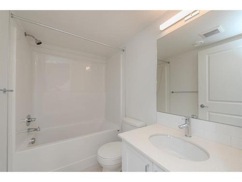 137 19Th Avenue Se, Calgary, AB - Indoor Photo Showing Bathroom