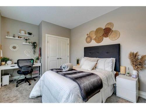 79 West Grove Rise Sw, Calgary, AB - Indoor Photo Showing Bedroom