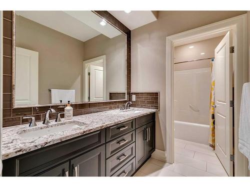 79 West Grove Rise Sw, Calgary, AB - Indoor Photo Showing Bathroom