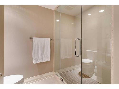 79 West Grove Rise Sw, Calgary, AB - Indoor Photo Showing Bathroom