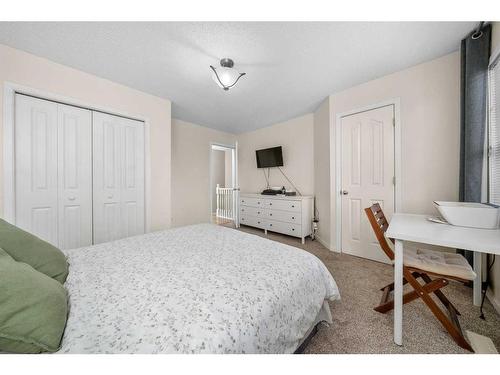 63 Cramond Green Se, Calgary, AB - Indoor Photo Showing Bedroom