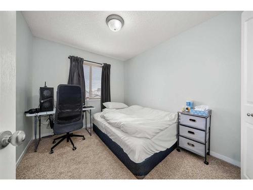 63 Cramond Green Se, Calgary, AB - Indoor Photo Showing Bedroom