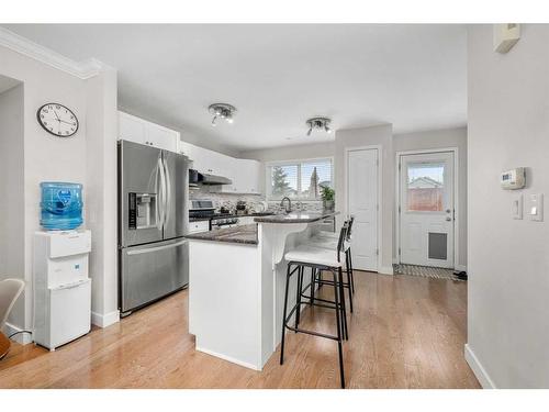 63 Cramond Green Se, Calgary, AB - Indoor Photo Showing Kitchen