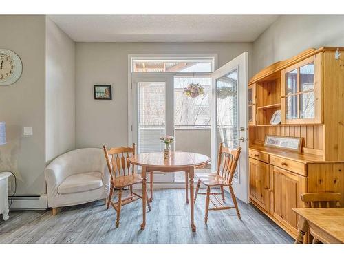 220-7 Westpark Common Sw, Calgary, AB - Indoor Photo Showing Dining Room