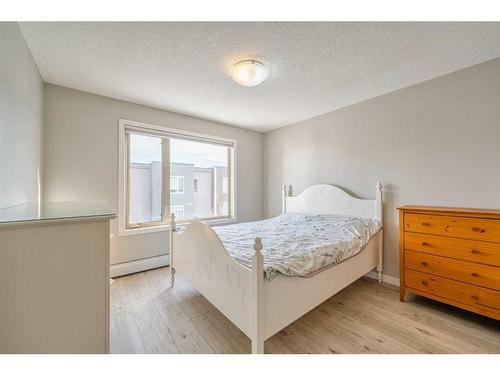 220-7 Westpark Common Sw, Calgary, AB - Indoor Photo Showing Bedroom