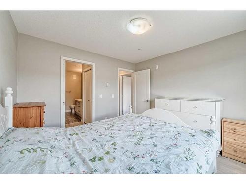 220-7 Westpark Common Sw, Calgary, AB - Indoor Photo Showing Bedroom