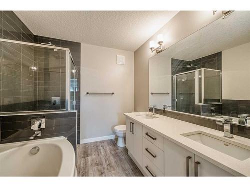 220-7 Westpark Common Sw, Calgary, AB - Indoor Photo Showing Bathroom