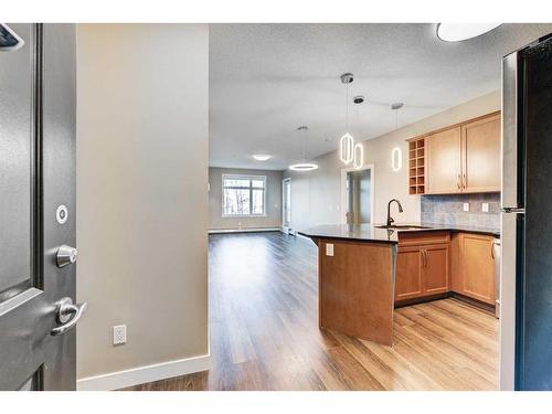 308-35 Aspenmont Heights Sw, Calgary, AB - Indoor Photo Showing Kitchen