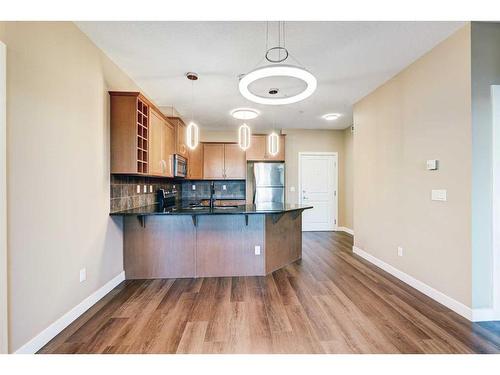 308-35 Aspenmont Heights Sw, Calgary, AB - Indoor Photo Showing Kitchen