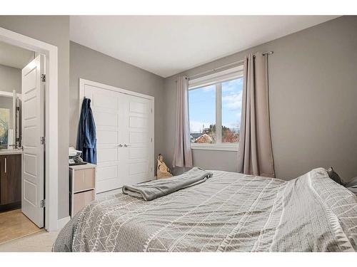 3-1930 26A Street Sw, Calgary, AB - Indoor Photo Showing Bedroom