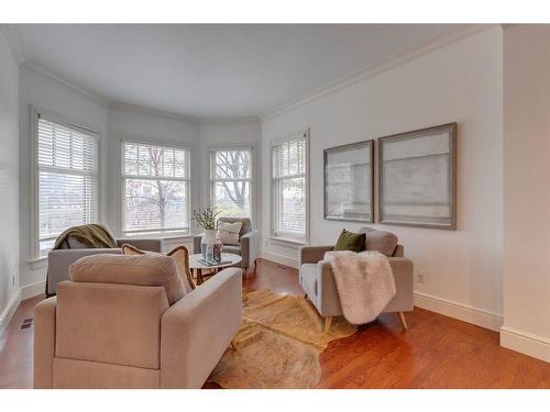 524 Crescent Road Nw, Calgary, AB - Indoor Photo Showing Living Room