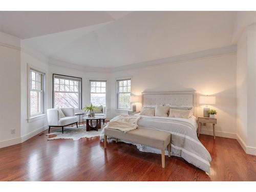 524 Crescent Road Nw, Calgary, AB - Indoor Photo Showing Bedroom