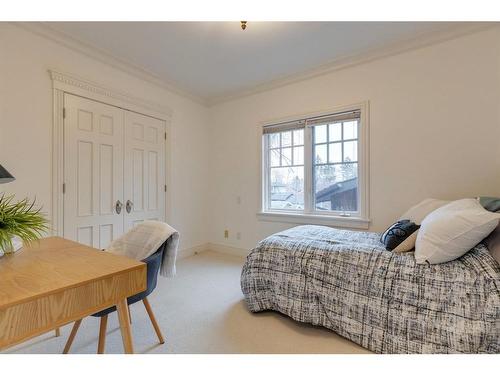 524 Crescent Road Nw, Calgary, AB - Indoor Photo Showing Bedroom