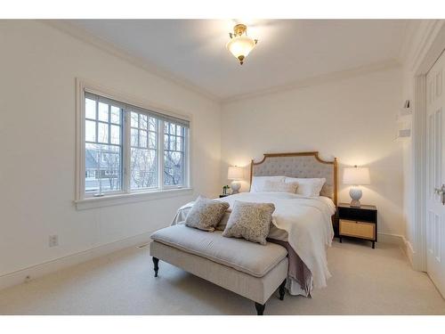 524 Crescent Road Nw, Calgary, AB - Indoor Photo Showing Bedroom