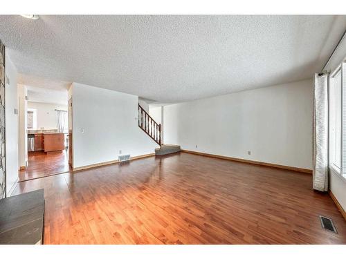 11 Coach Manor Rise Sw, Calgary, AB - Indoor Photo Showing Other Room