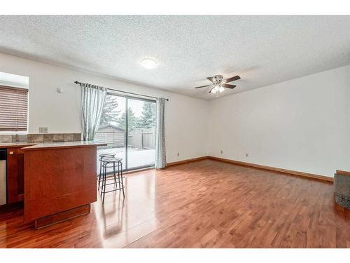 11 Coach Manor Rise Sw, Calgary, AB - Indoor Photo Showing Other Room