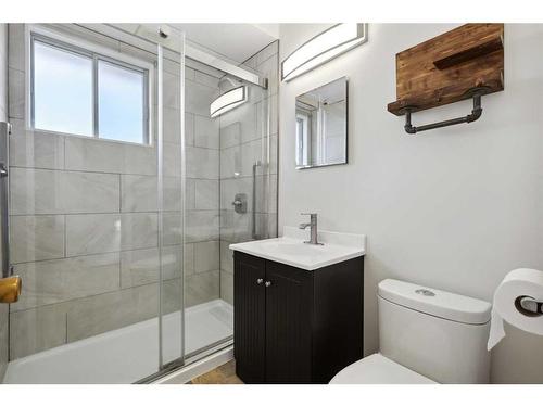 1814 Ramsay Street Se, Calgary, AB - Indoor Photo Showing Bathroom