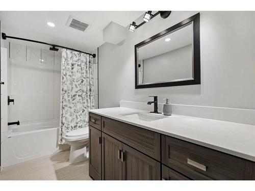 1814 Ramsay Street Se, Calgary, AB - Indoor Photo Showing Bathroom