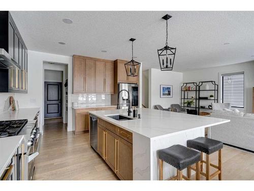 42 Westmore Park Sw, Calgary, AB - Indoor Photo Showing Kitchen With Upgraded Kitchen