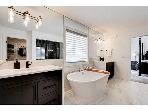 42 Westmore Park Sw, Calgary, AB - Indoor Photo Showing Bathroom