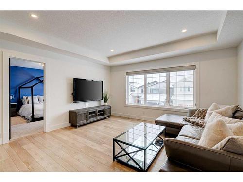 42 Westmore Park Sw, Calgary, AB - Indoor Photo Showing Living Room