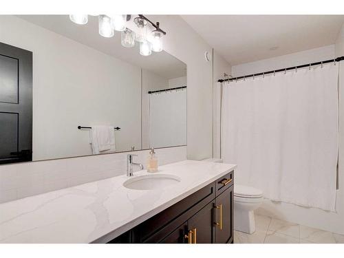 42 Westmore Park Sw, Calgary, AB - Indoor Photo Showing Bathroom