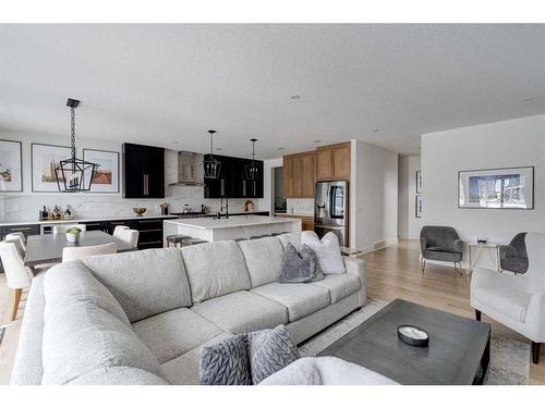 42 Westmore Park Sw, Calgary, AB - Indoor Photo Showing Living Room