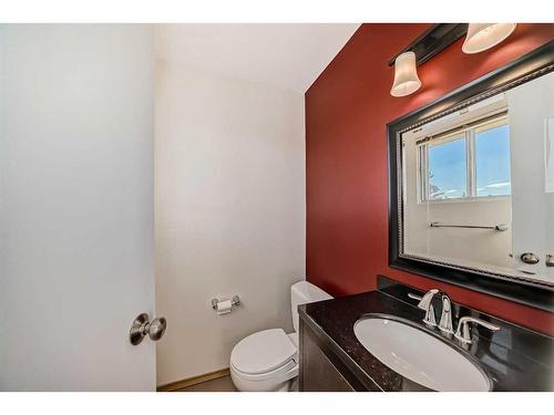 6112 Thornaby Way Nw, Calgary, AB - Indoor Photo Showing Bathroom