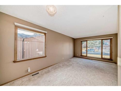 6112 Thornaby Way Nw, Calgary, AB - Indoor Photo Showing Other Room