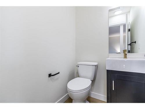 1-1709 48 Street Se, Calgary, AB - Indoor Photo Showing Bathroom