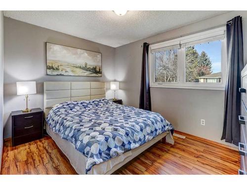 335 Penworth Way Se, Calgary, AB - Indoor Photo Showing Bedroom