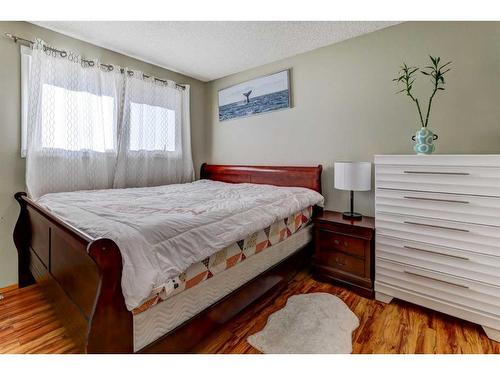 335 Penworth Way Se, Calgary, AB - Indoor Photo Showing Bedroom