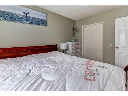 335 Penworth Way Se, Calgary, AB - Indoor Photo Showing Bedroom